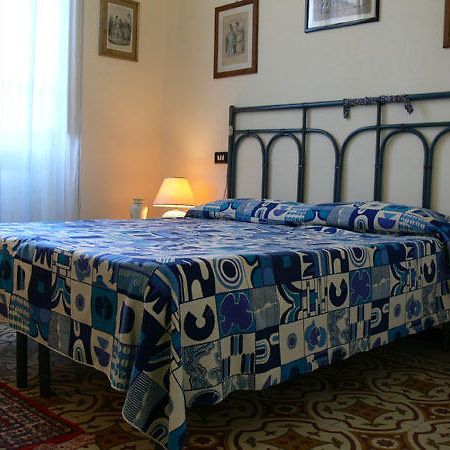 Casanoemi 2 Bed and Breakfast Cagliari Kamer foto
