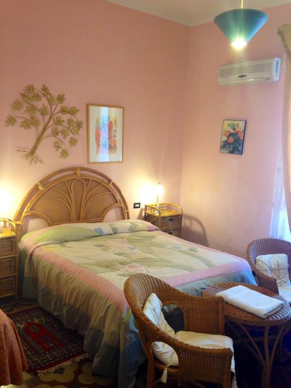 Casanoemi 2 Bed and Breakfast Cagliari Buitenkant foto